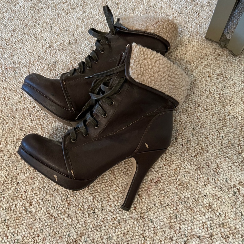 Women's size 7 ankle boots